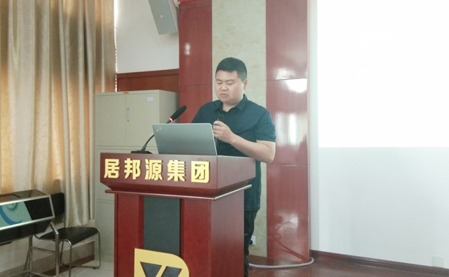 公司王淑龍經(jīng)理分享成功案例，提倡要敢于突破習(xí)慣的思維方式，細(xì)心觀察和揣摩市場，做出異乎尋常的決定，才能有一份驚喜的收獲。