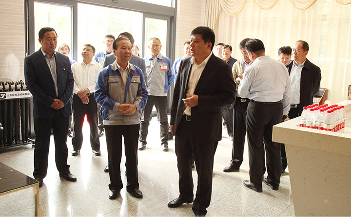 章丘區(qū)委副書記、區(qū)長韓偉一行領導蒞臨章丘豐源機械調研