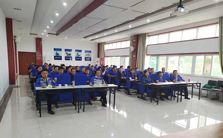 認真傾聽的參會人員 認真傾聽的參會人員