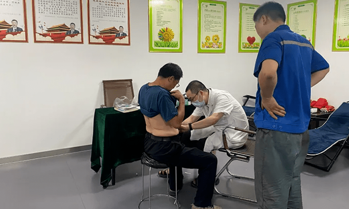 伏貼惠工——熱烈歡迎區(qū)人民醫(yī)院走進(jìn)章丘豐源 伏貼惠工——熱烈歡迎區(qū)人民醫(yī)院走進(jìn)章丘豐源